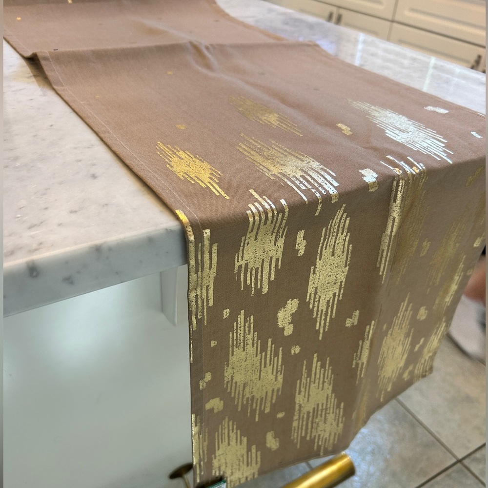 Table Runner by Simons